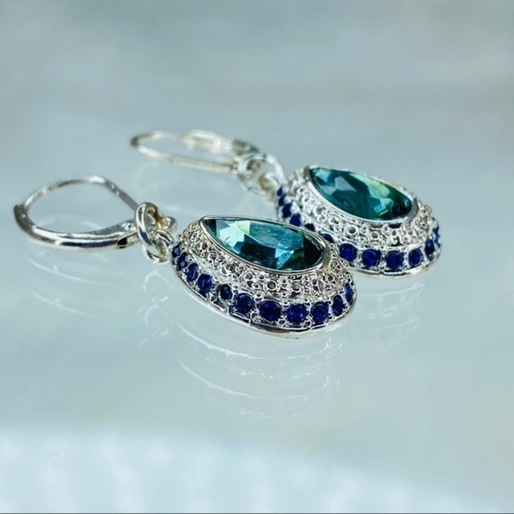 FANCY AFFAIR EARRINGS- Blue AVON - Picture 5 of 9